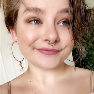 Meet your Posher, Elizabeth